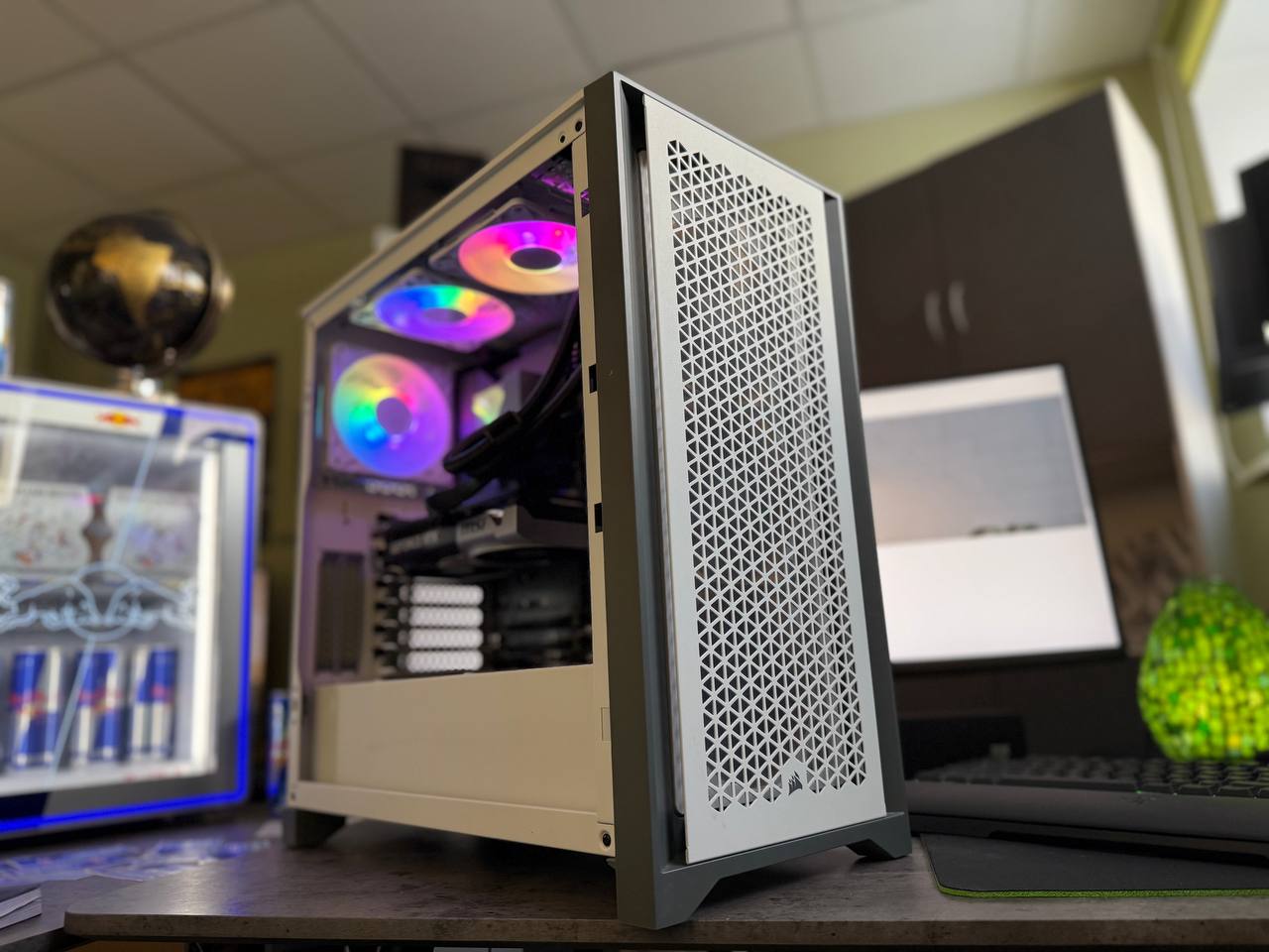 14-Tuumaline Vesijahutusega Mänguriarvuti, GeForce RTX 5060 Ti