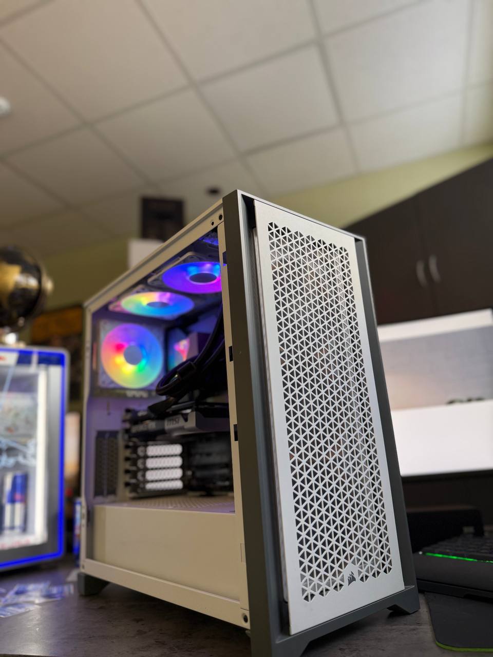 14-Tuumaline Vesijahutusega Mänguriarvuti, GeForce RTX 5060 Ti