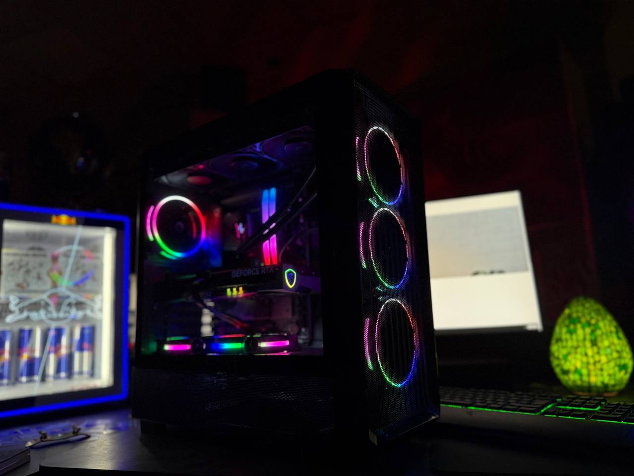 24-Tuumaline Vesijahutusega i9 Mänguriarvuti, DDR5, RTX 5060 Ti