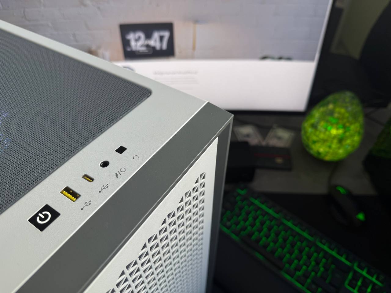 14-Tuumaline Vesijahutusega Mänguriarvuti, GeForce RTX 5060 Ti