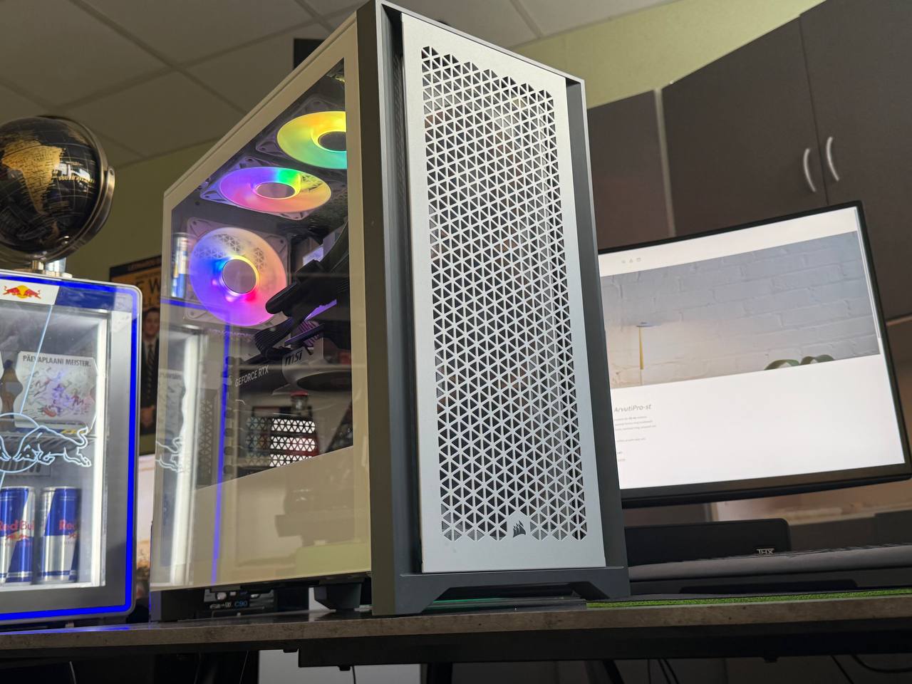 14-Tuumaline Vesijahutusega Mänguriarvuti, GeForce RTX 5060 Ti
