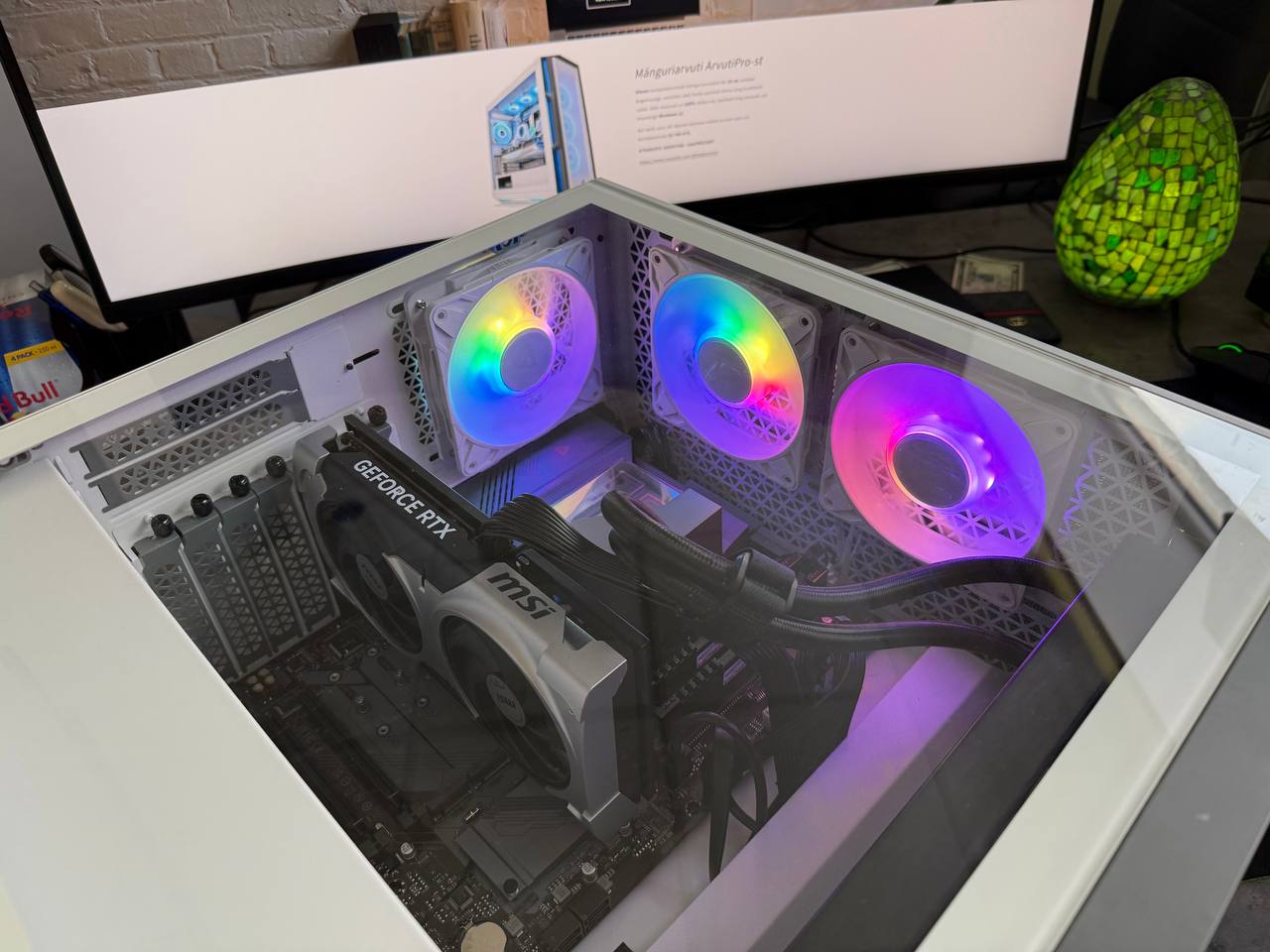 14-Tuumaline Vesijahutusega Mänguriarvuti, GeForce RTX 5060 Ti