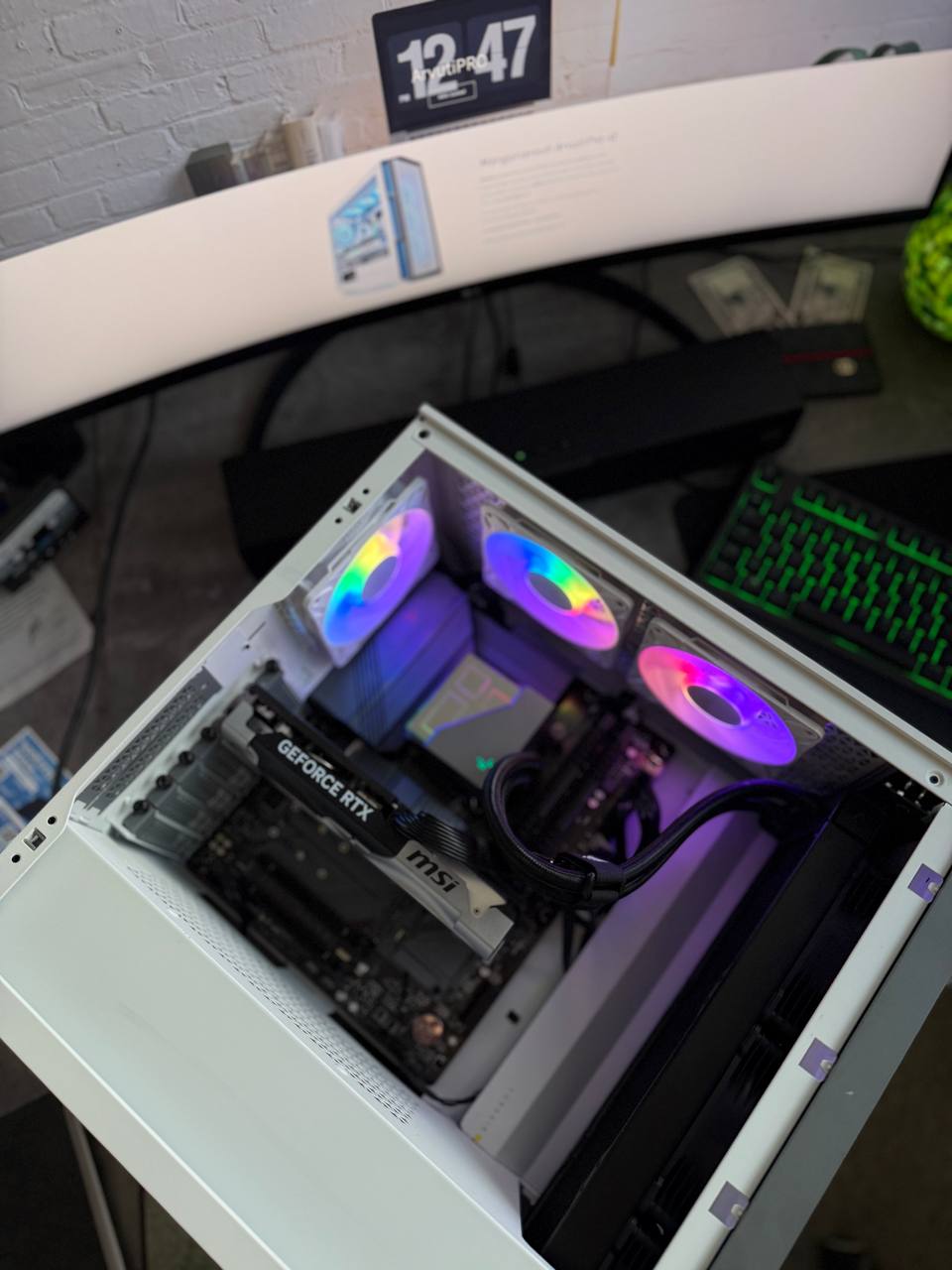 14-Tuumaline Vesijahutusega Mänguriarvuti, GeForce RTX 5060 Ti